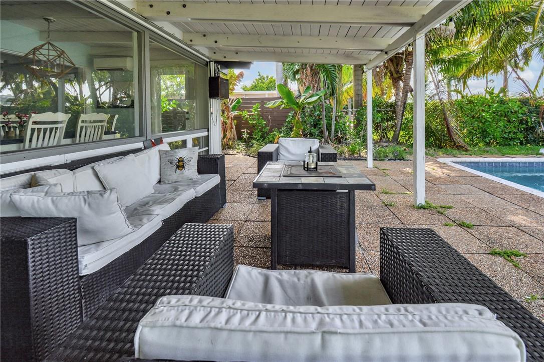 6-49 par of land in se - Residential Lease