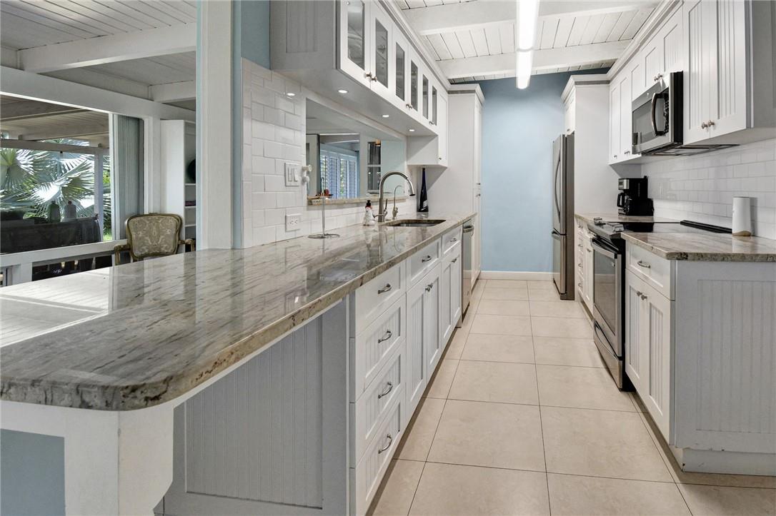 6-49 par of land in se - Residential Lease