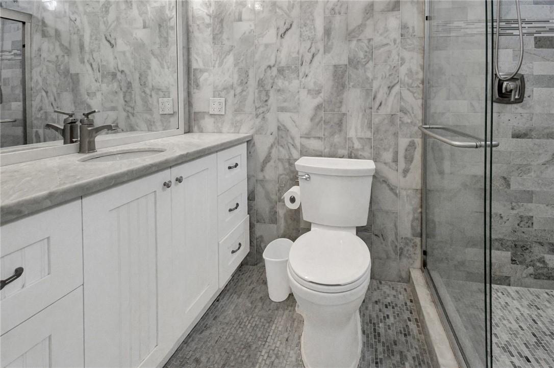 6-49 par of land in se - Residential Lease