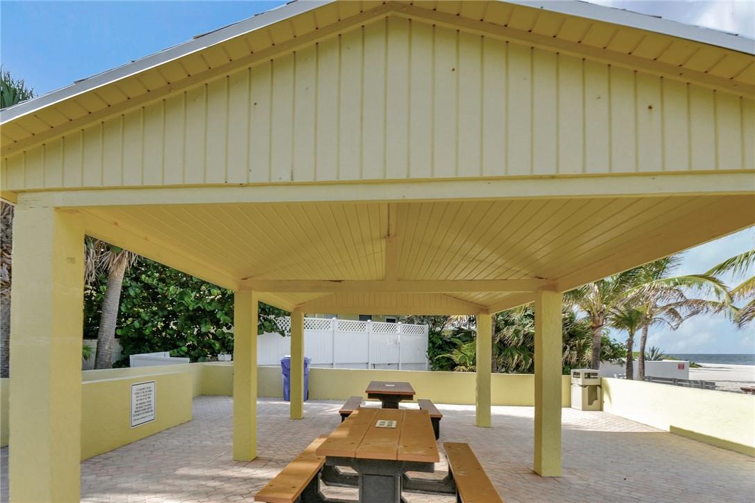 6-49 par of land in se - Residential Lease