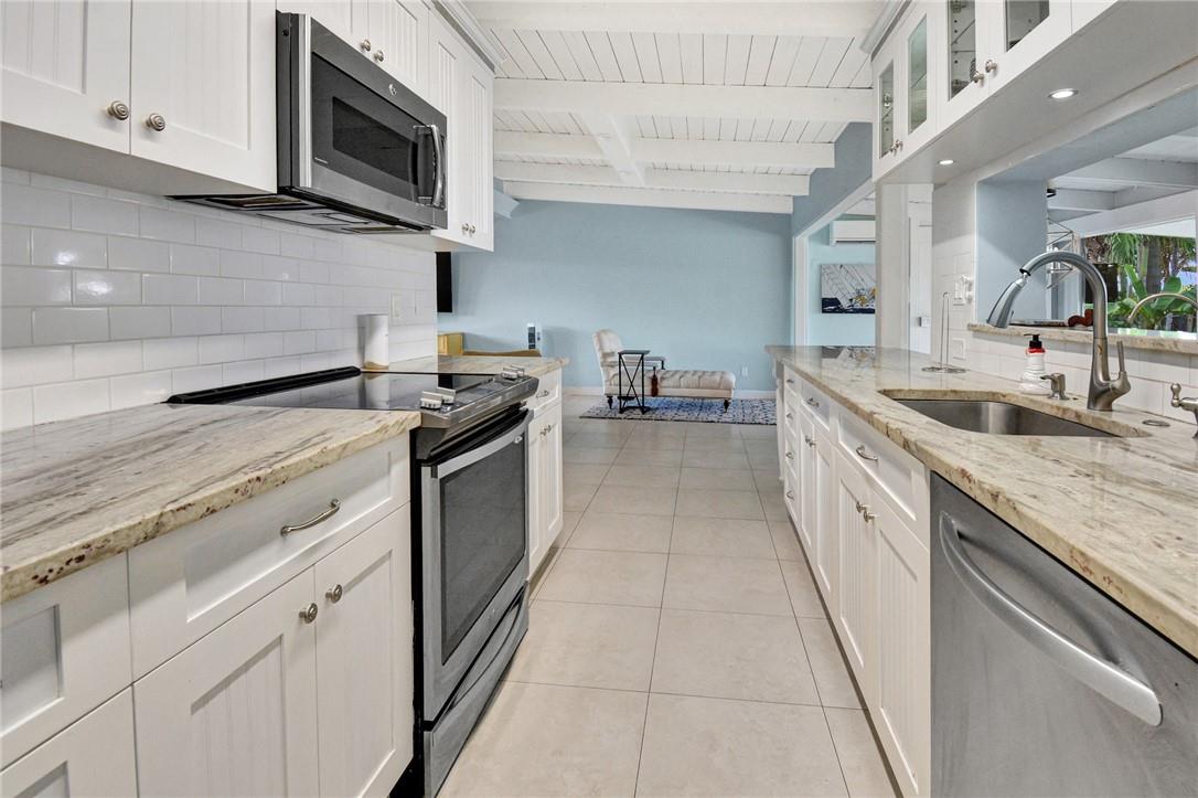 6-49 par of land in se - Residential Lease