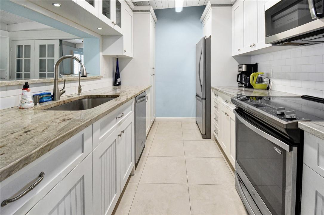 6-49 par of land in se - Residential Lease