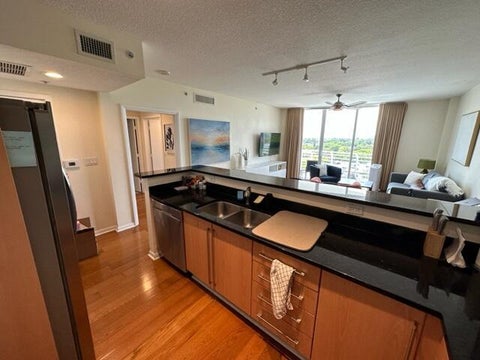Featured picture for the property R10890882