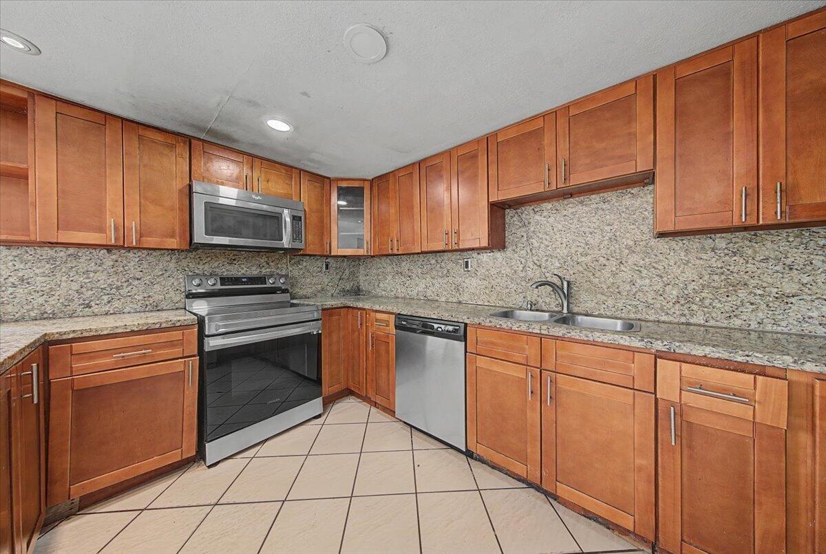 LAKE FOREST SEC 4 - Residential