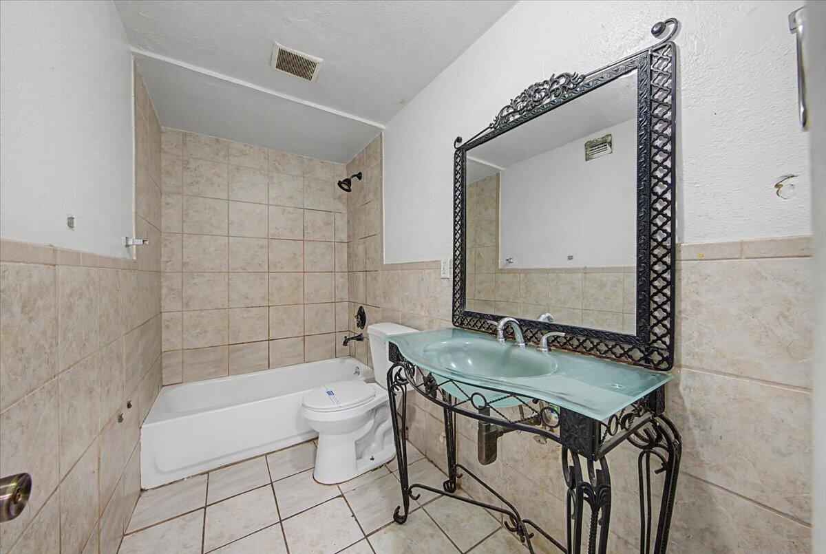 LAKE FOREST SEC 4 - Residential