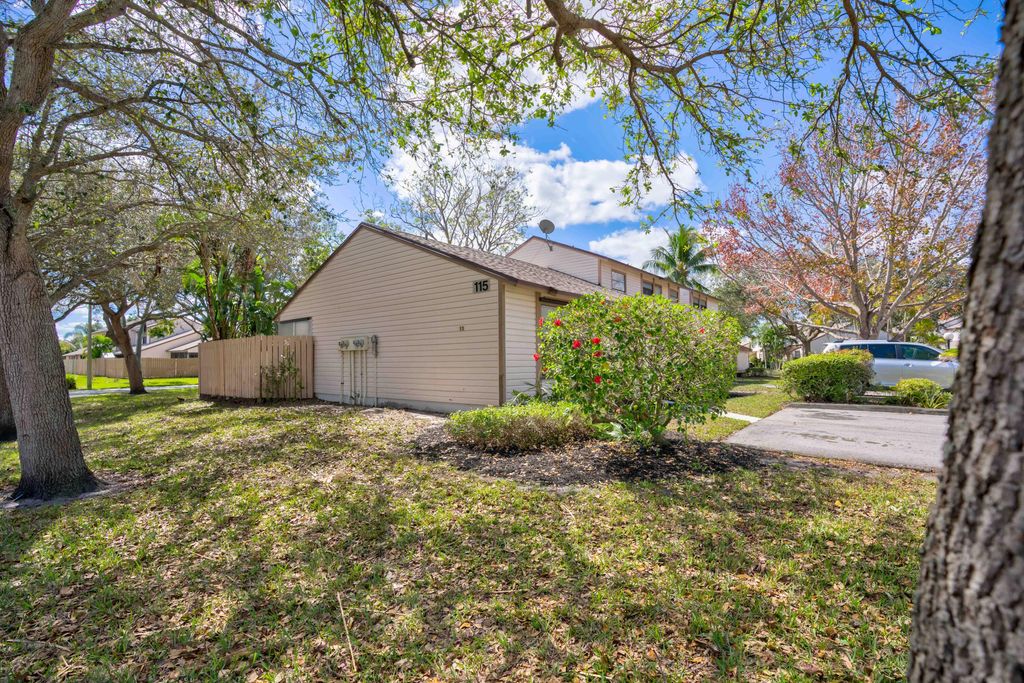 Photo of 115 Sherwood Circle #26a, Jupiter, FL 33458 (MLS # R10866900)