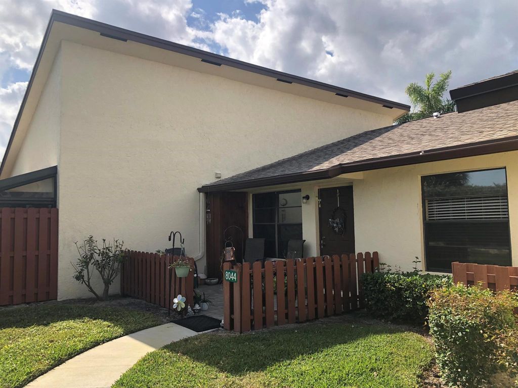 Photo of 8044 SE Villa Circle, Hobe Sound, FL 33455 (MLS # R10949307)