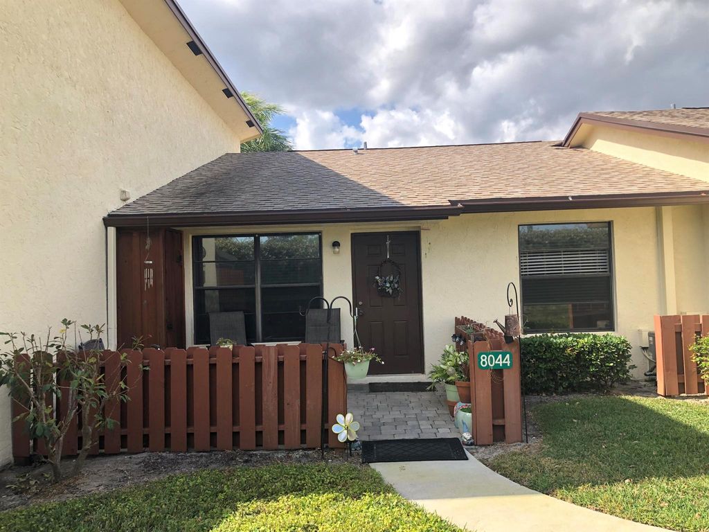 Photo of 8044 SE Villa Circle, Hobe Sound, FL 33455 (MLS # R10949307)