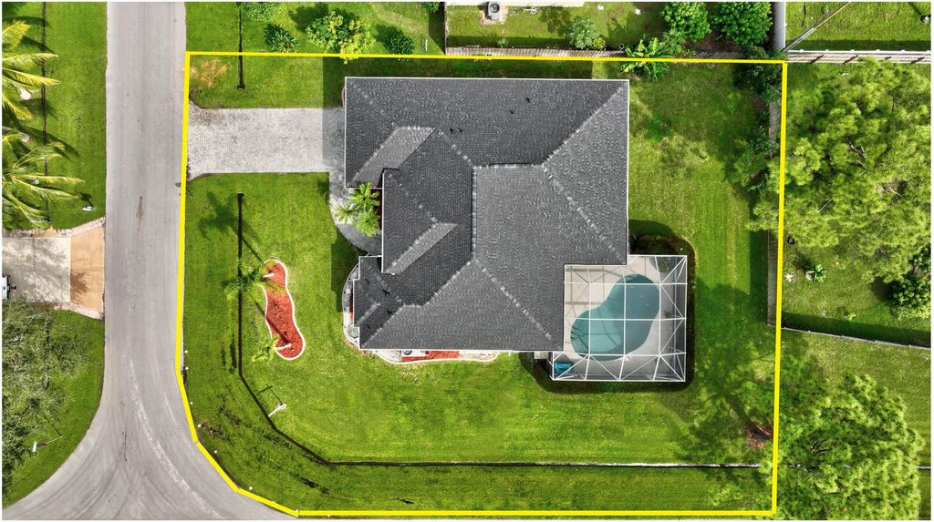 Photo of 1098 SW Mantilla Avenue, Port St Lucie, FL 34953 (MLS # R10926730)