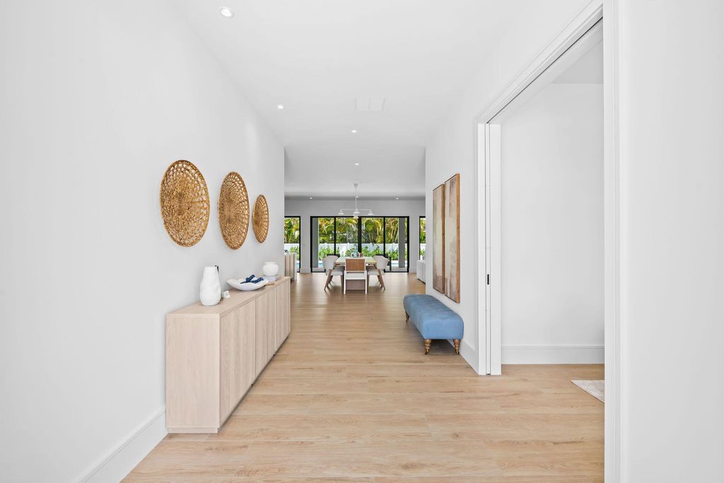 Photo of 2725 NE 28th Street, Fort Lauderdale, FL 33306 (MLS # B26019543)