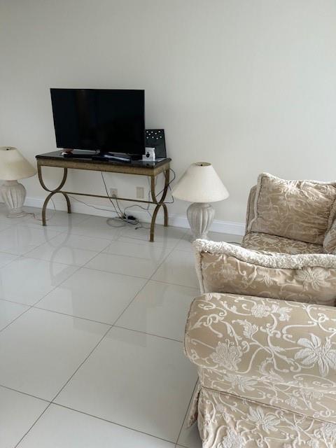 3590 Blue Lake Dr 305