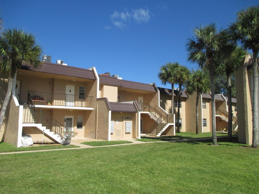 Large 2/2 with a 30'x6' screened patio.  New Kitchen cabinets, all tile floors, newer A/C. Lake Meryl has a satellite Pool to enjoy.  Unit is walking distance to the Phase B Clubhouse. One Pet OK, max 30 lb. 24/7 guard gated, courtesy Bus 2 days a wk to grocery store, shops and big box stores.  Full time social director schedules shows, trips and social events.  Lots included in condo maint - Comcast Xfinity Cable and high speed Internet, Water/sewer and Bldg Insurance, guard gated, recreational facilities, courtesy Bus, full time social director, etc.   Come Discover Golden Lakes Village.