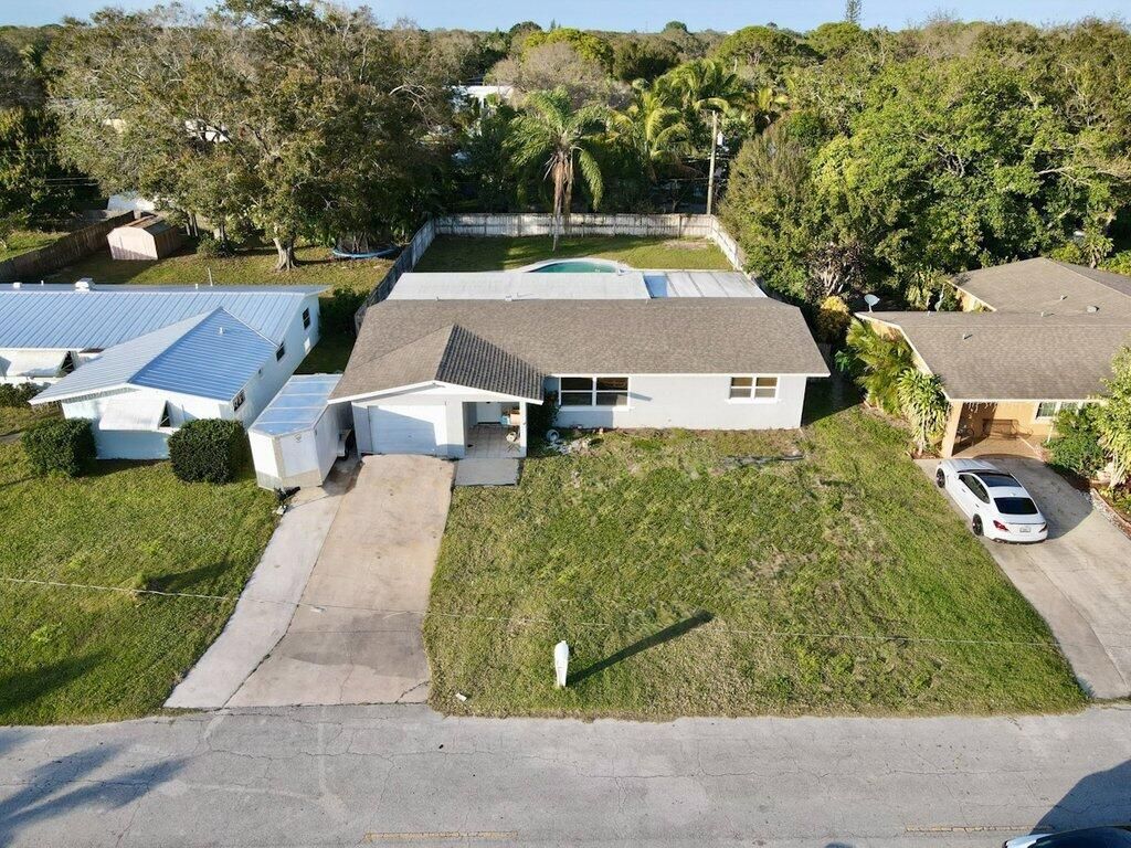 Photo of 1016 Hispana Avenue, Fort Pierce, FL 34982 (MLS # R11100486)