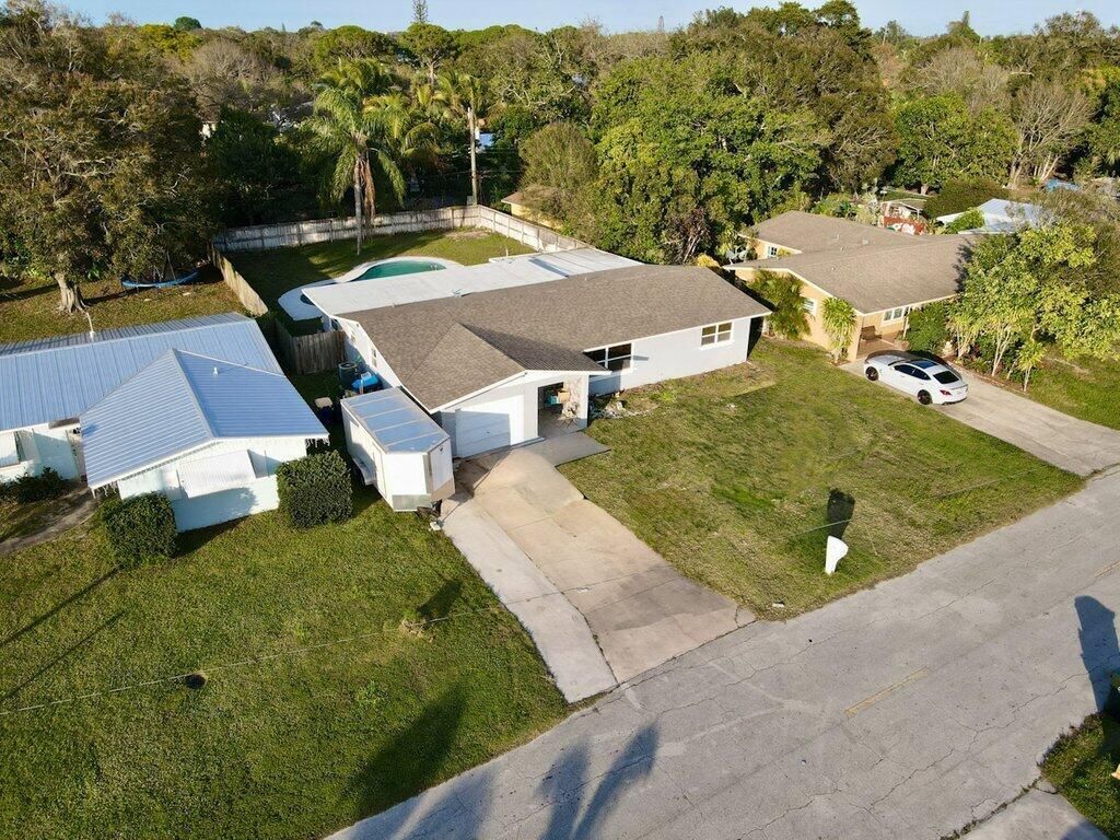 Photo of 1016 Hispana Avenue, Fort Pierce, FL 34982 (MLS # R11100486)