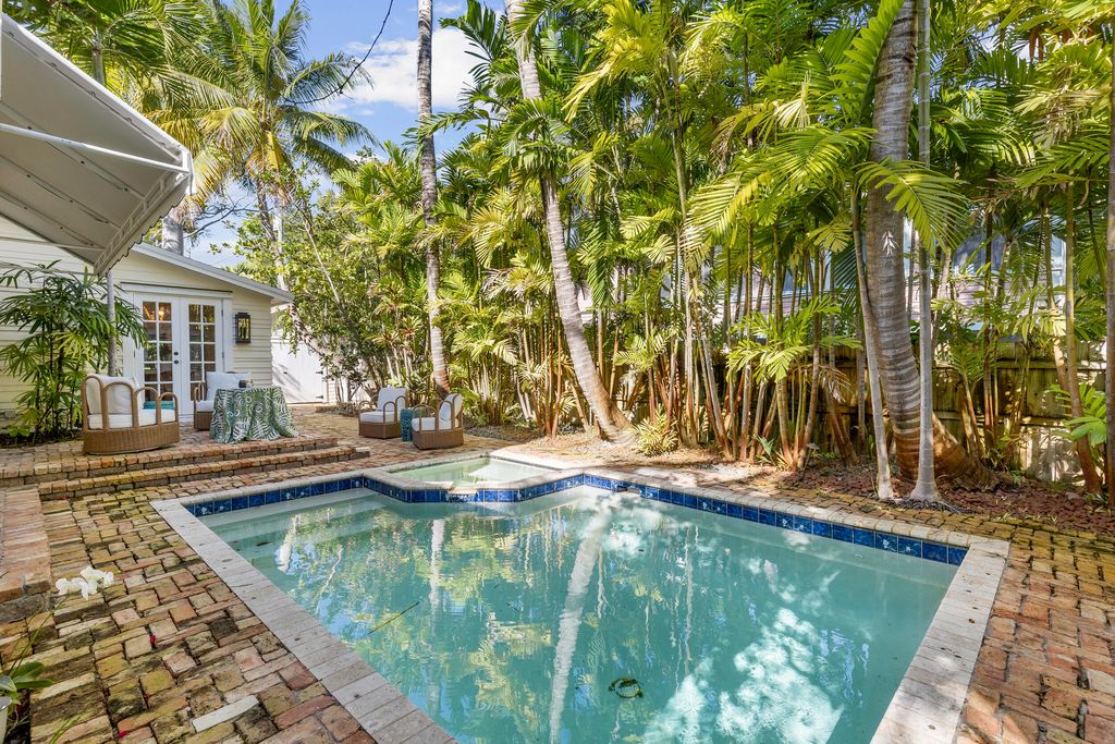 Photo of 321 Croton Way, West Palm Beach, FL 33401 (MLS # R11156515)