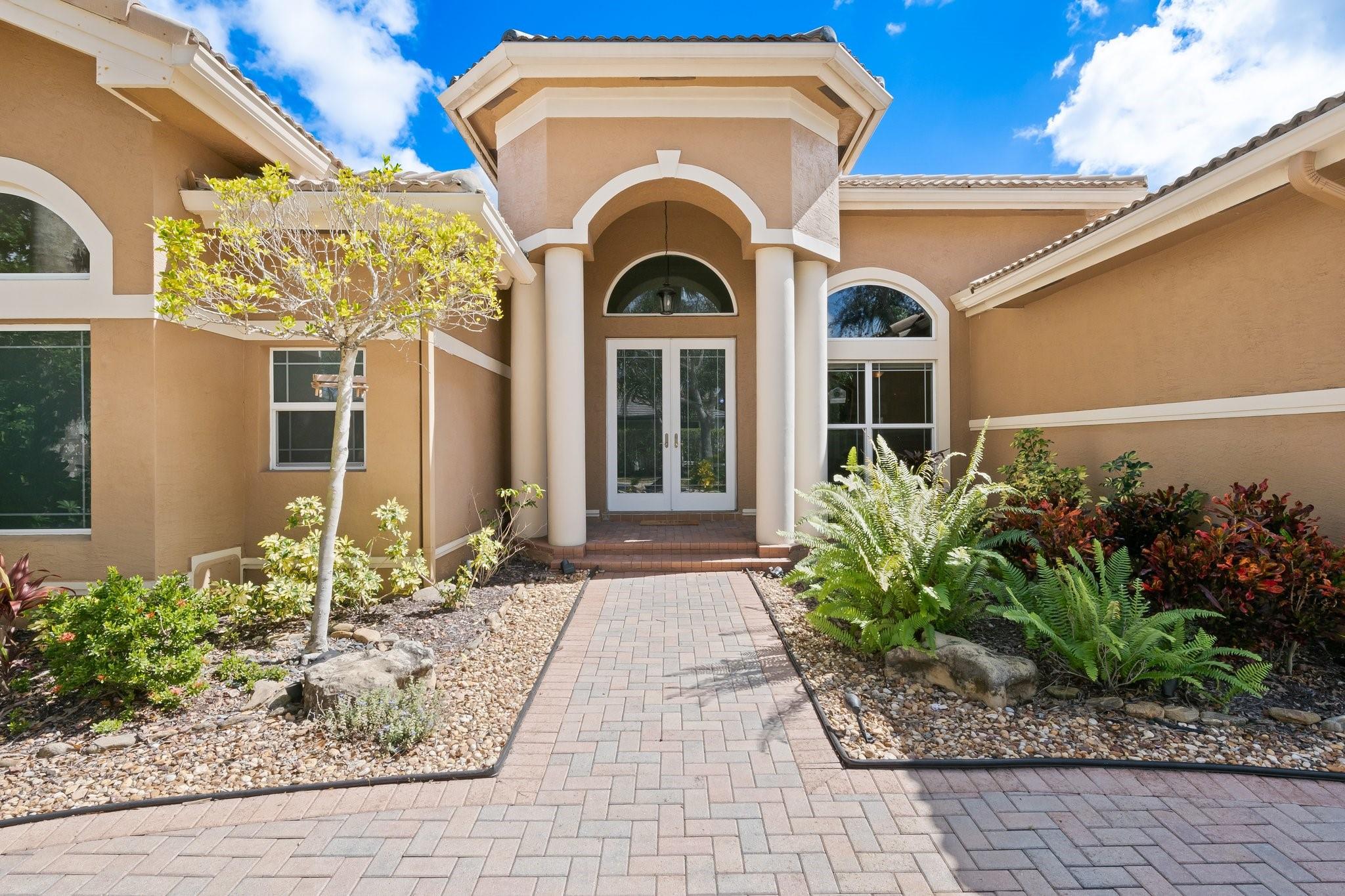 19450 Saturnia Lakes Dr