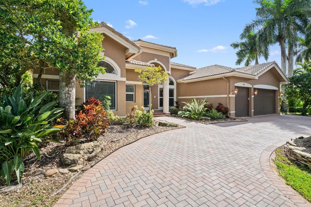 Photo of 19450 Saturnia Lakes Drive, Boca Raton, FL 33498 (MLS # F10487319)