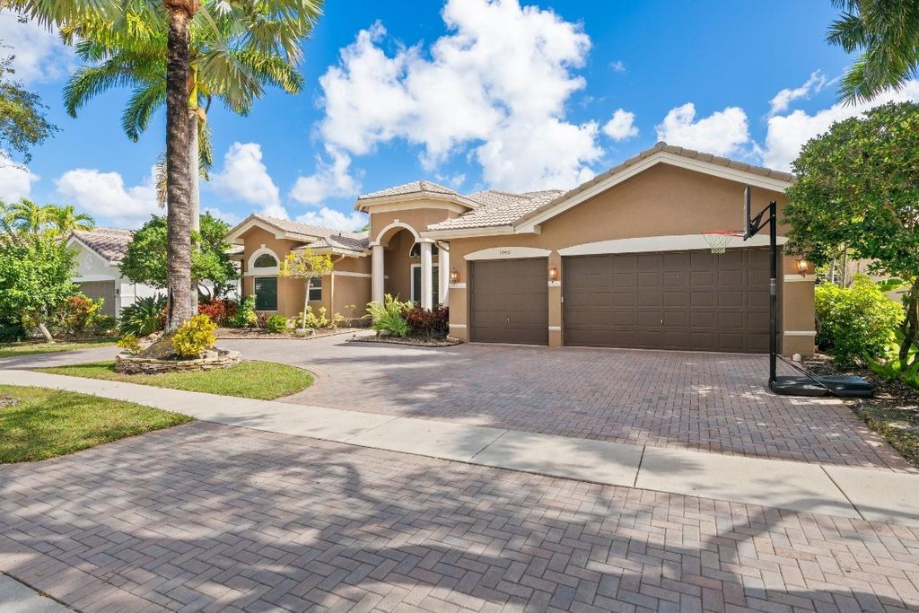 Photo of 19450 Saturnia Lakes Drive, Boca Raton, FL 33498 (MLS # F10487319)