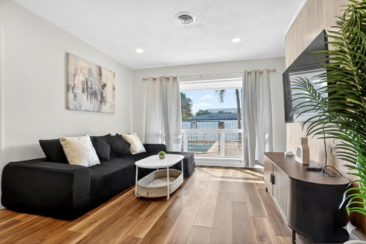 CORAL RIDGE ISLES - Residential Lease