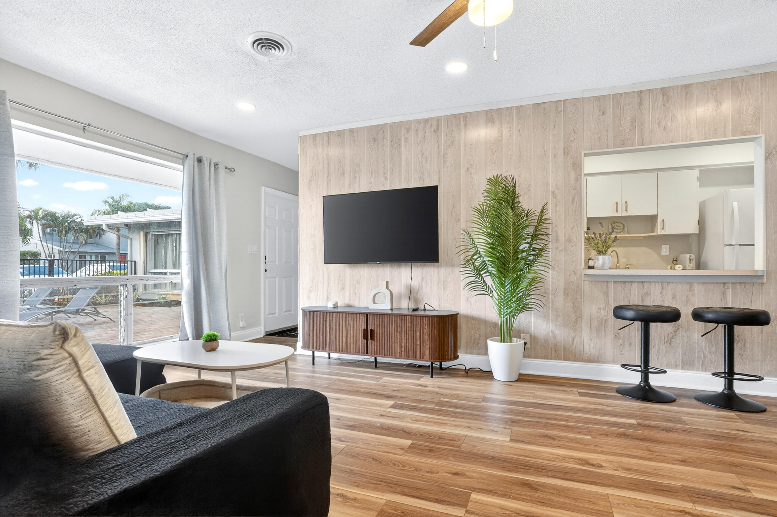 CORAL RIDGE ISLES - Residential Lease