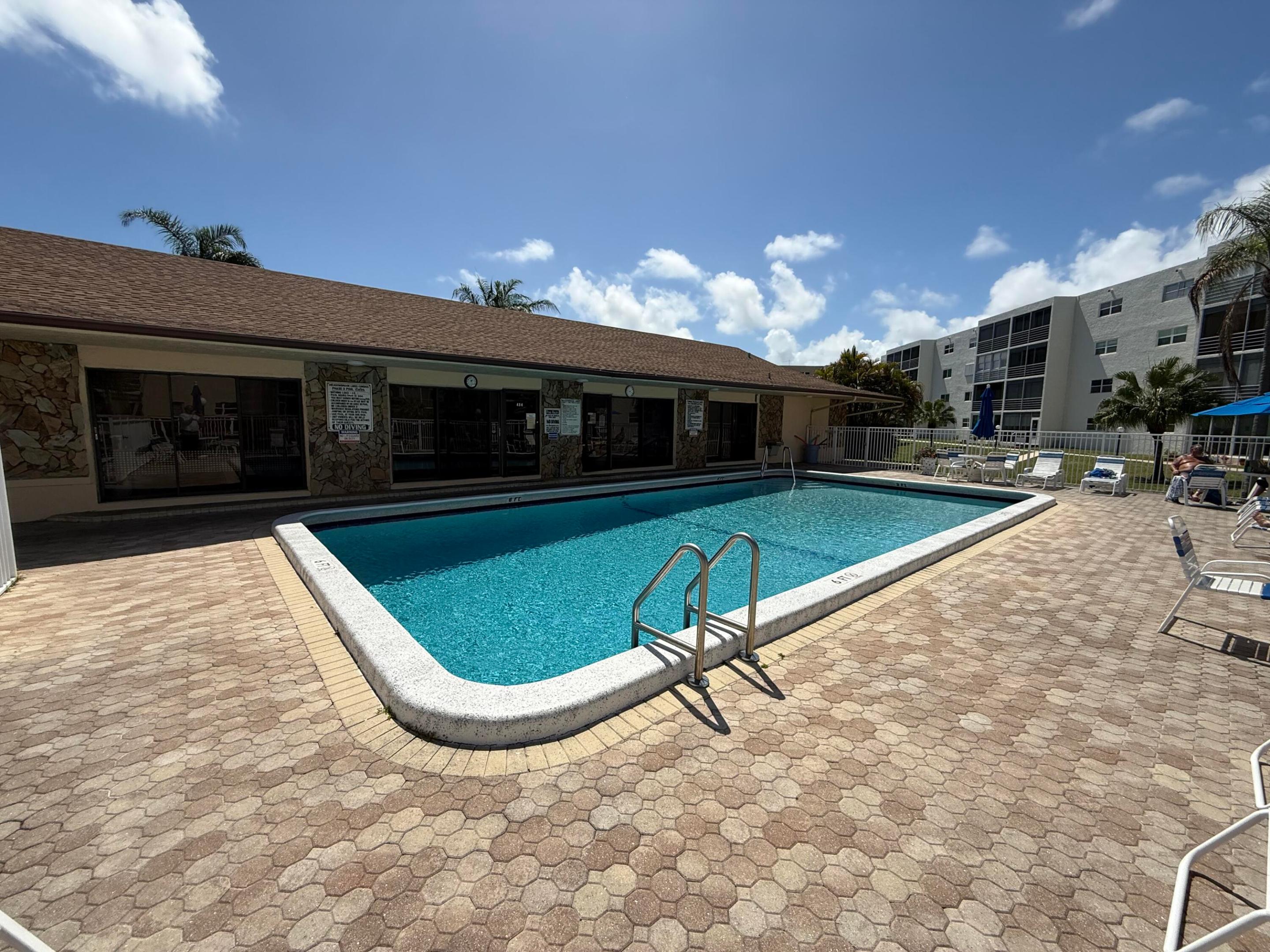 MEADOWBROOK LAKES CONDO - Residential