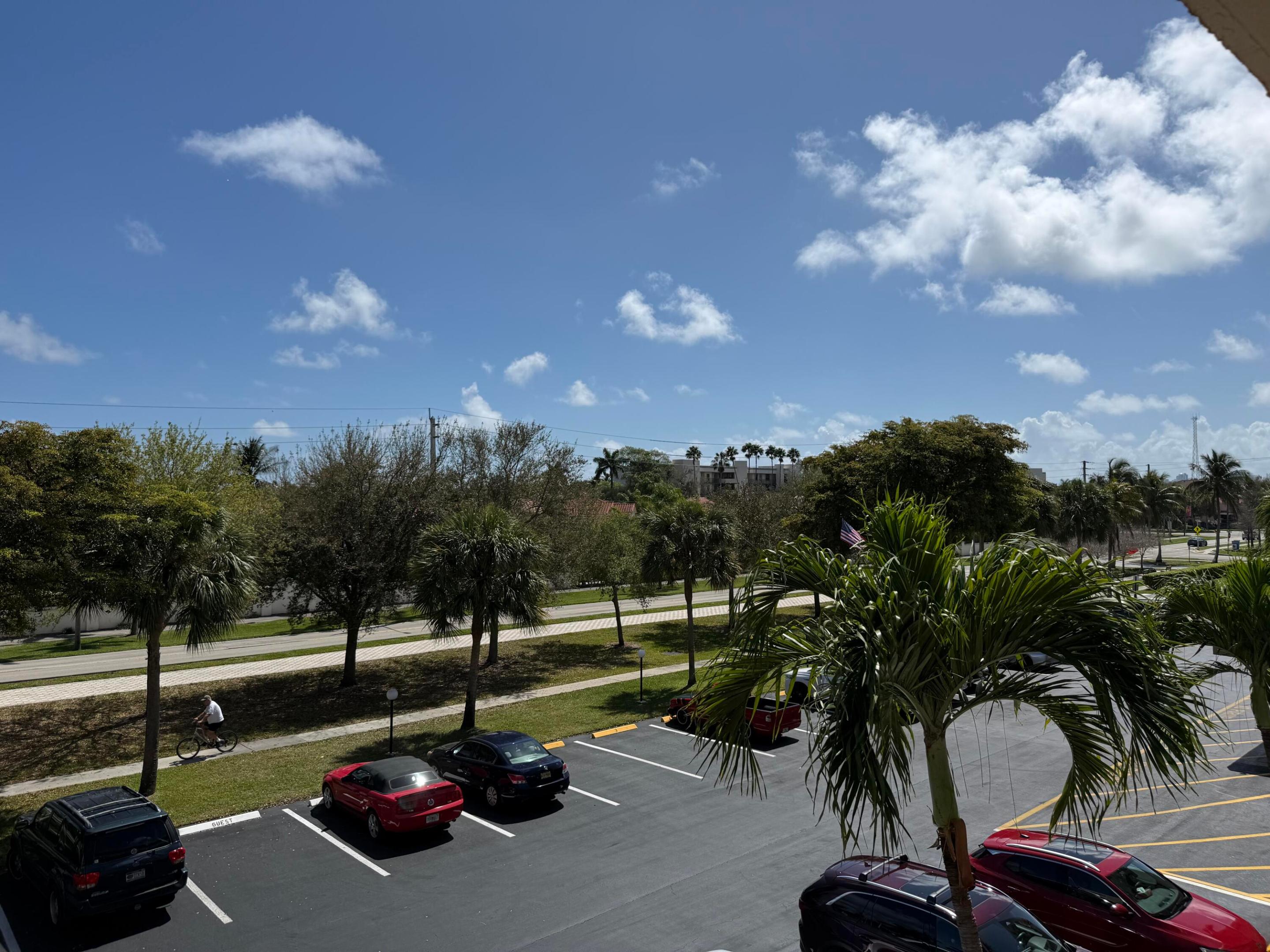 MEADOWBROOK LAKES CONDO - Residential