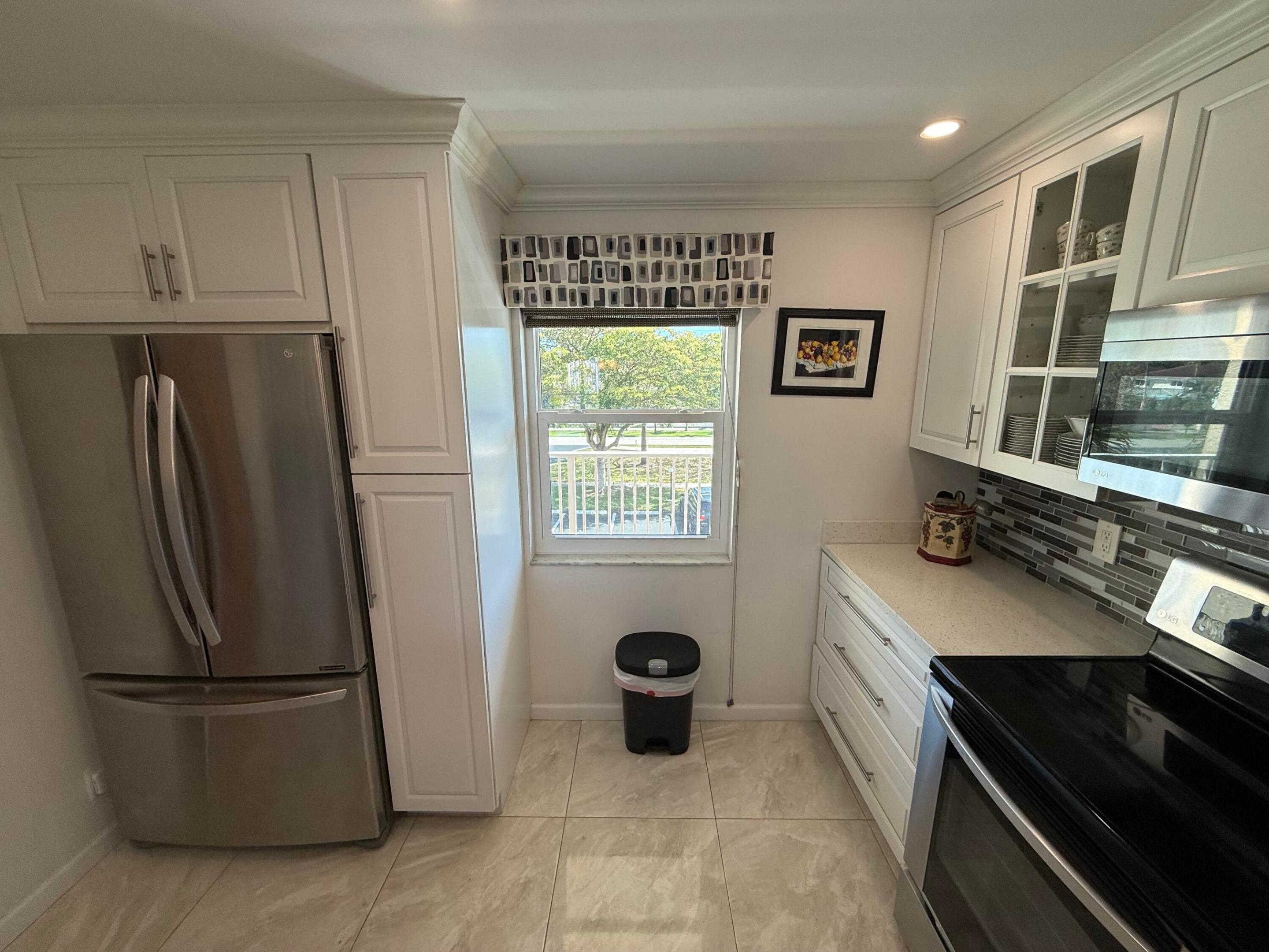 MEADOWBROOK LAKES CONDO - Residential