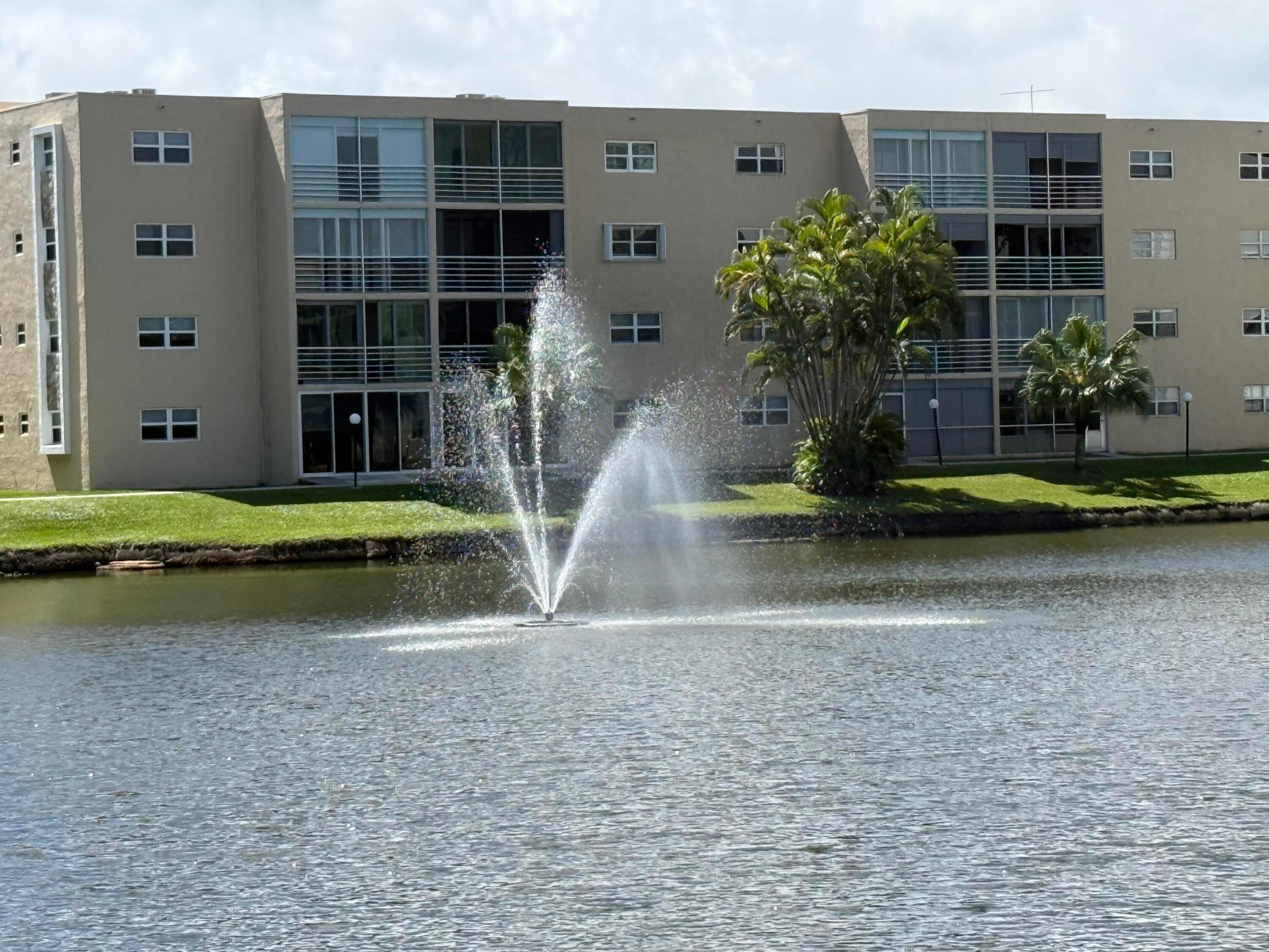 MEADOWBROOK LAKES CONDO - Residential