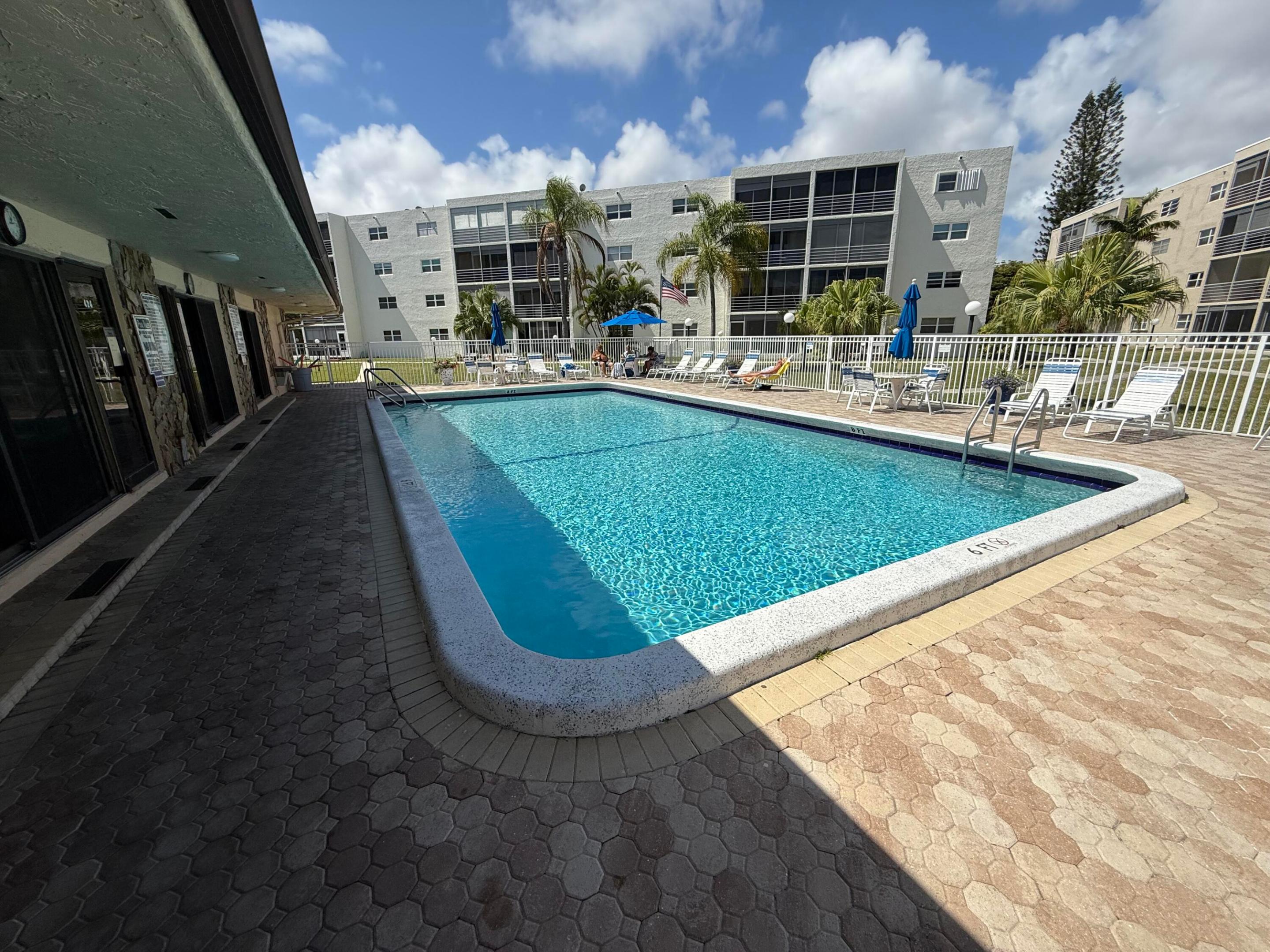 MEADOWBROOK LAKES CONDO - Residential