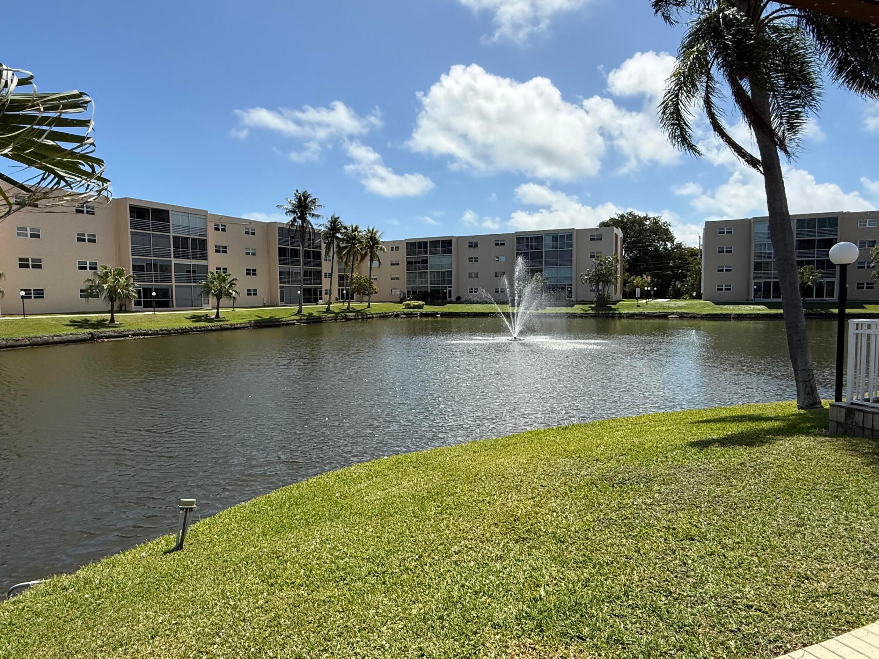 MEADOWBROOK LAKES CONDO - Residential