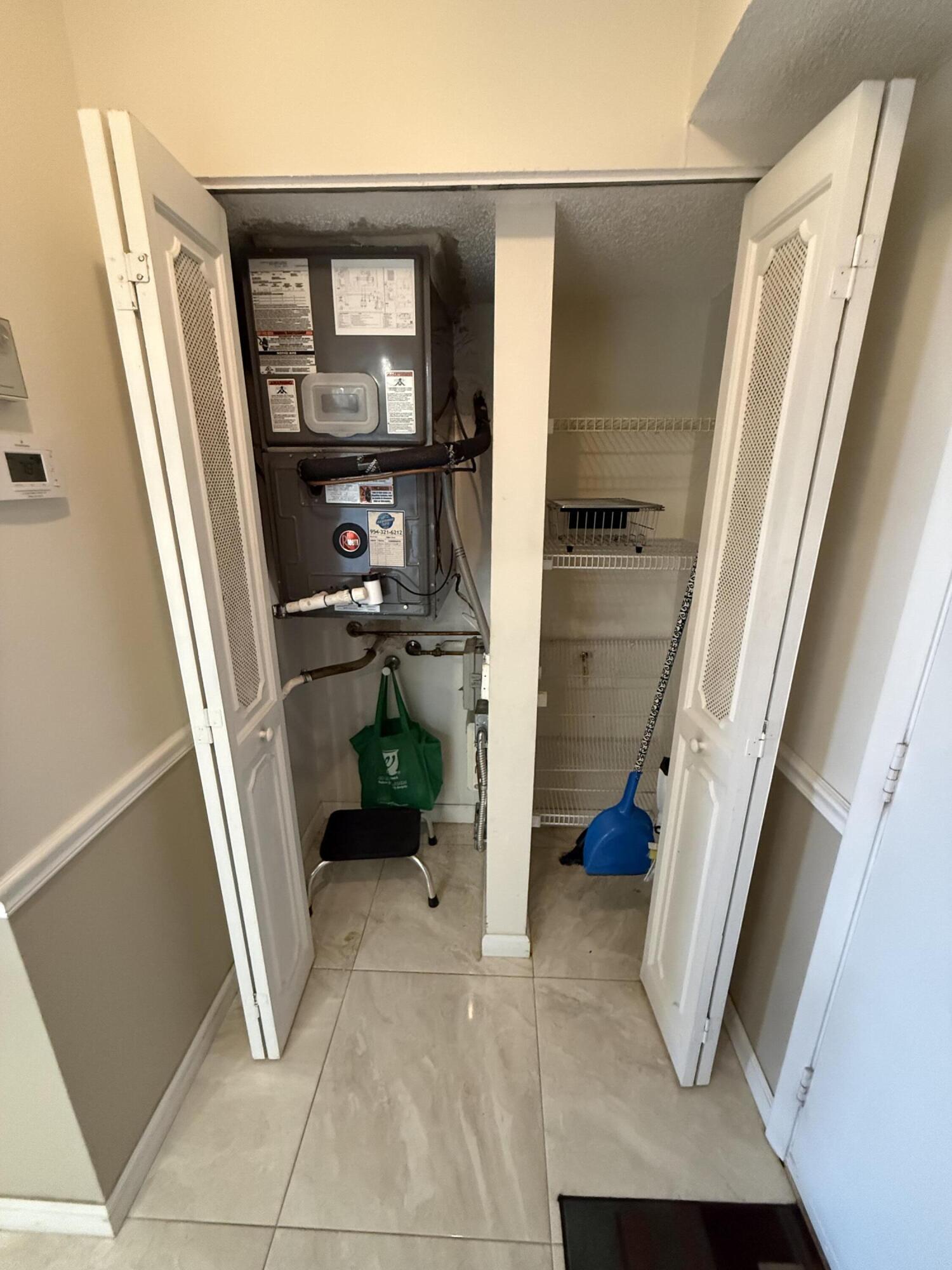 MEADOWBROOK LAKES CONDO - Residential