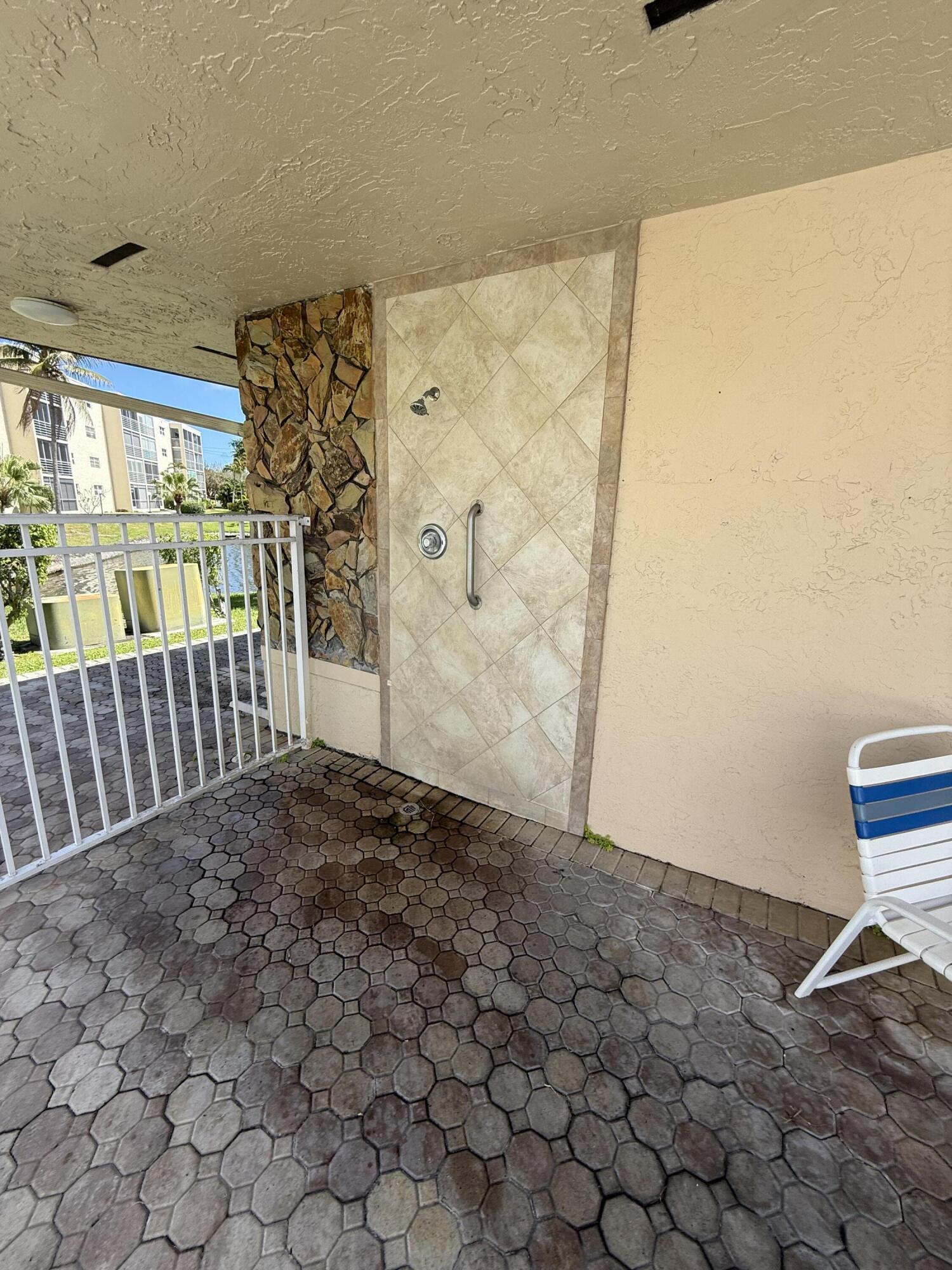 MEADOWBROOK LAKES CONDO - Residential