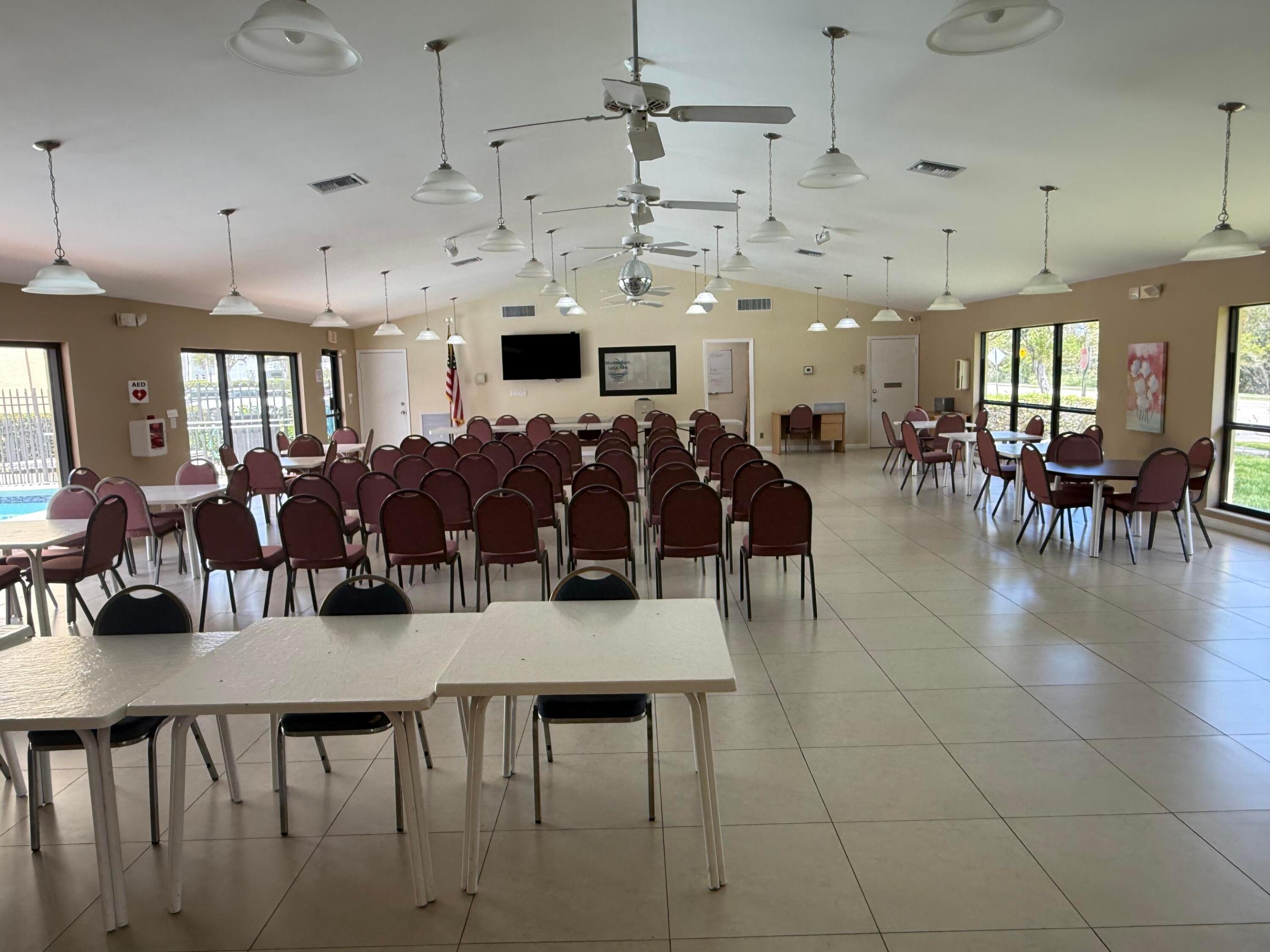 MEADOWBROOK LAKES CONDO - Residential