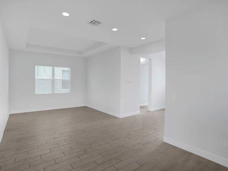 GROVES OF WESTLAKE - Residential Lease