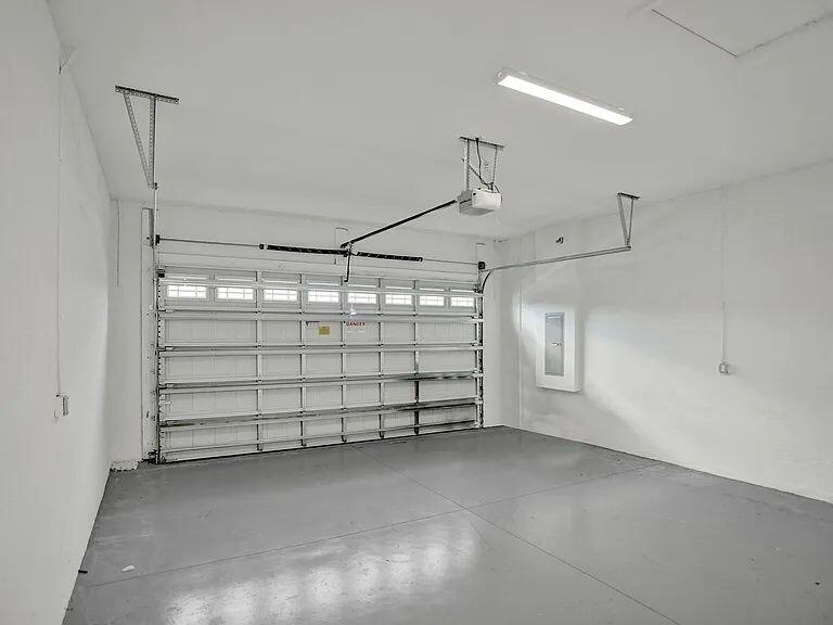 GROVES OF WESTLAKE - Residential Lease