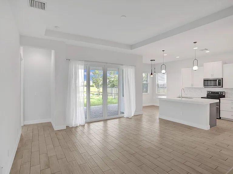 GROVES OF WESTLAKE - Residential Lease