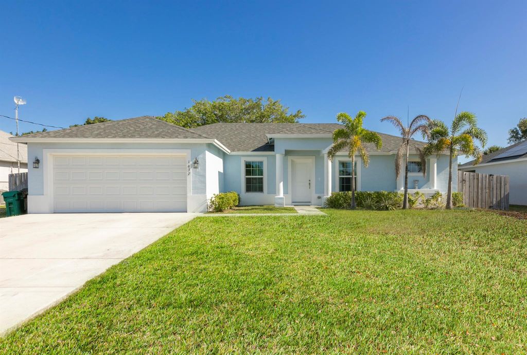 Photo of 1037 SE Lansdowne Avenue, Port Saint Lucie, FL 34983 (MLS # R10974833)