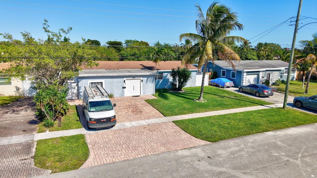Photo of 401 NW 39th Street, Deerfield Beach, FL 33064 (MLS # F10543766)