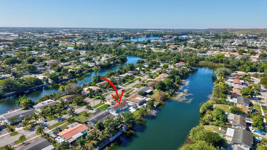 Photo of 401 NW 39th Street, Deerfield Beach, FL 33064 (MLS # F10543766)