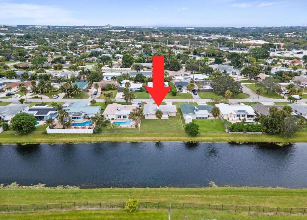 Photo of 400 Riverside Drive, Palm Beach Gardens, FL 33410 (MLS # R11083660)