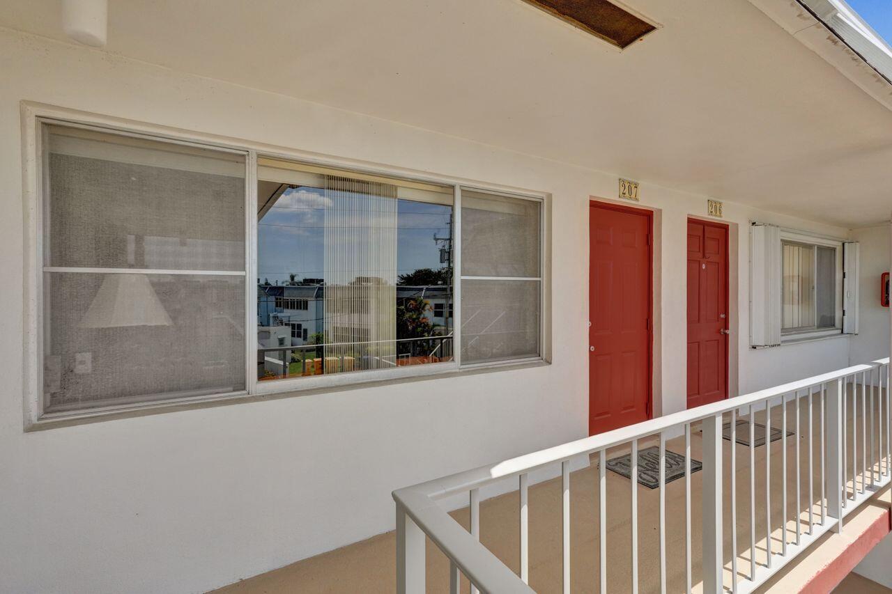 MURRY HILLS APT BLDG CONDO - Residential