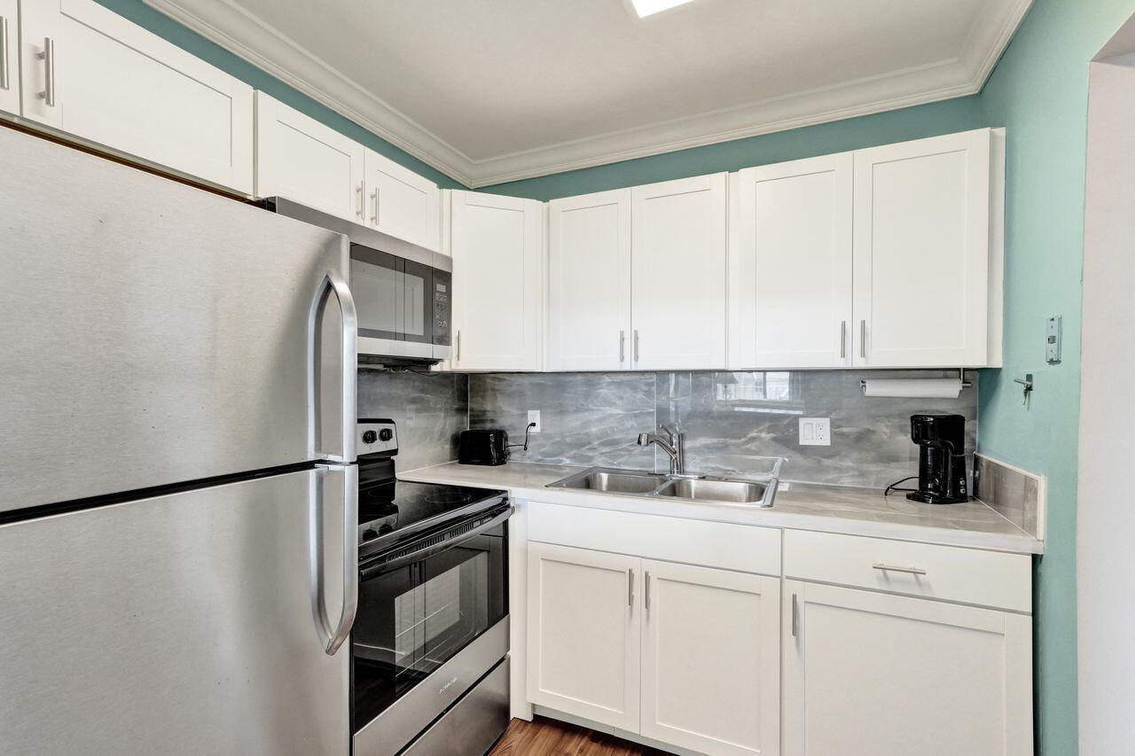 MURRY HILLS APT BLDG CONDO - Residential