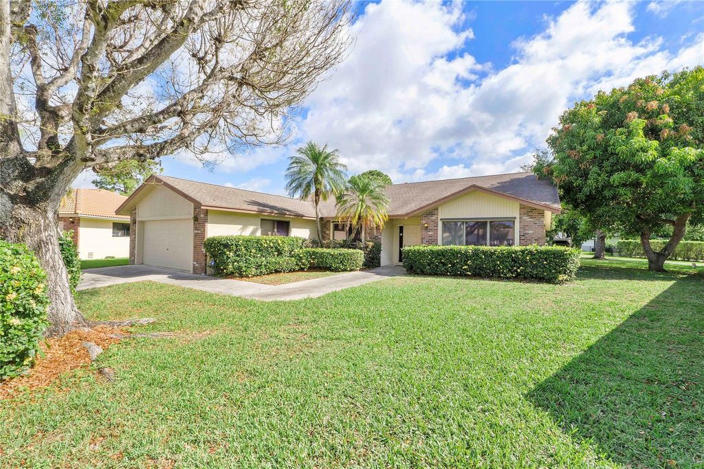 Photo of 21766 Beachnut Drive, Boca Raton, FL 33433 (MLS # F10498356)