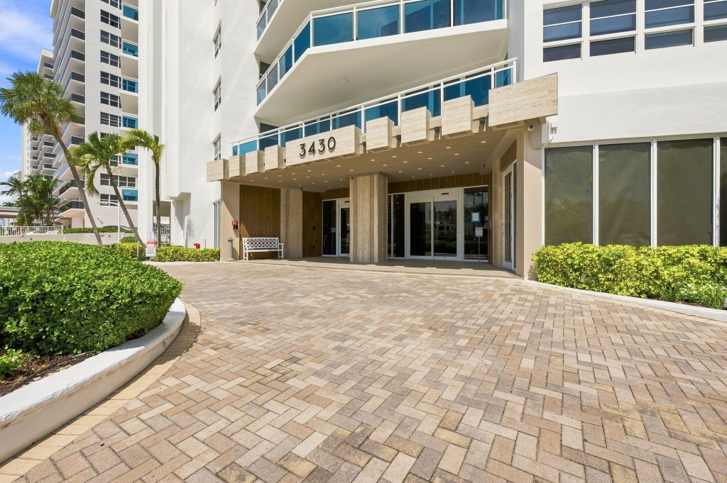 Photo of 3430 GALT OCEAN Drive #911, Fort Lauderdale, FL 33308 (MLS # B26068070)