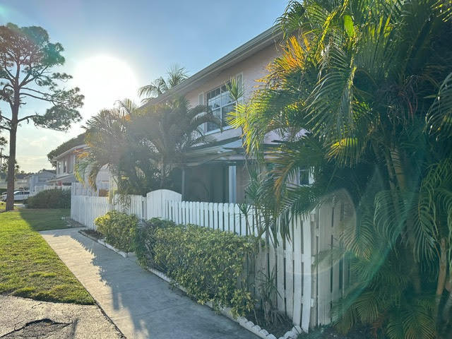 CHARTER CLUB OF PALM BEACH - Residential