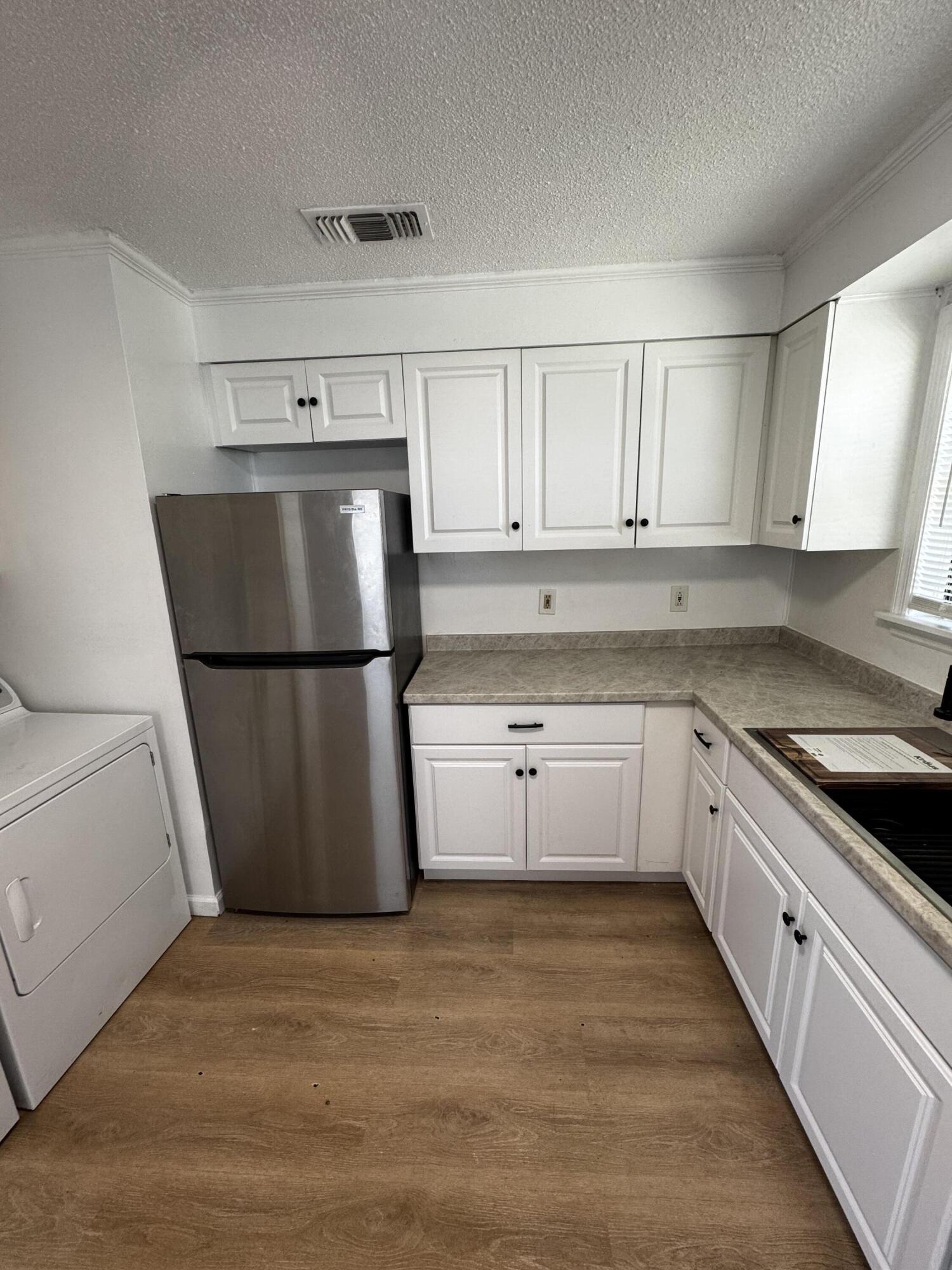 1464 W 32nd Street