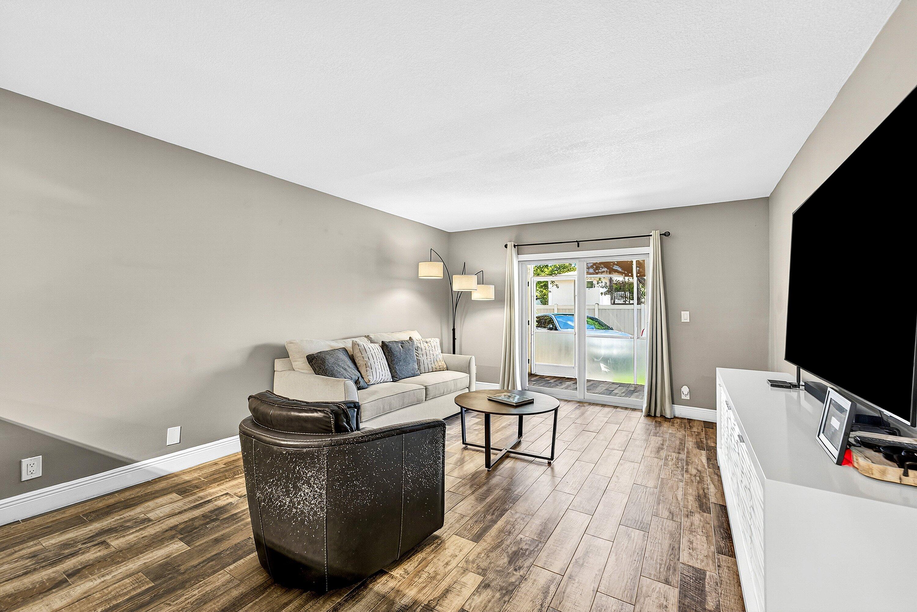 BARCELONA GARDENS CONDO BLDG 300 - Residential