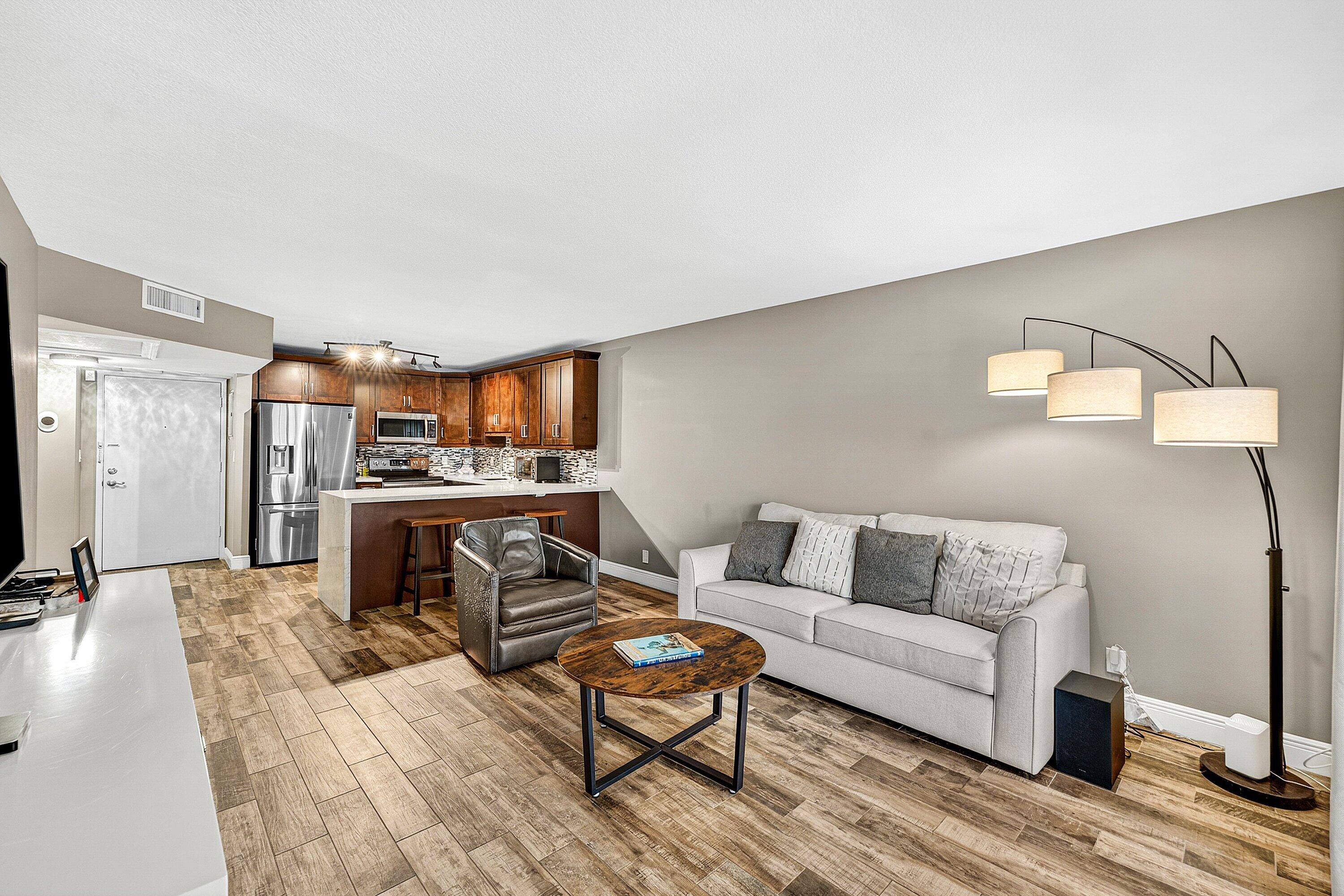 BARCELONA GARDENS CONDO BLDG 300 - Residential