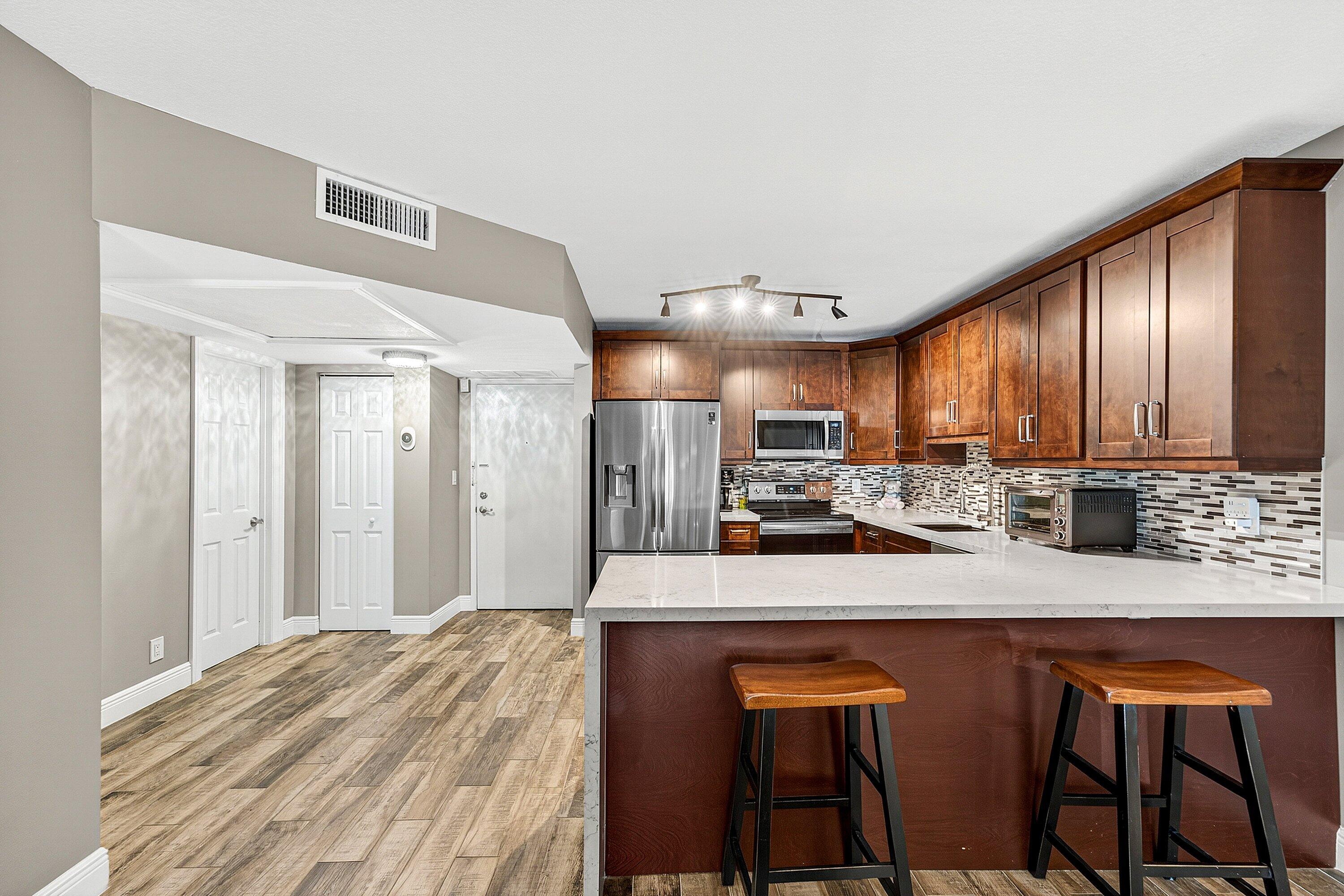 BARCELONA GARDENS CONDO BLDG 300 - Residential