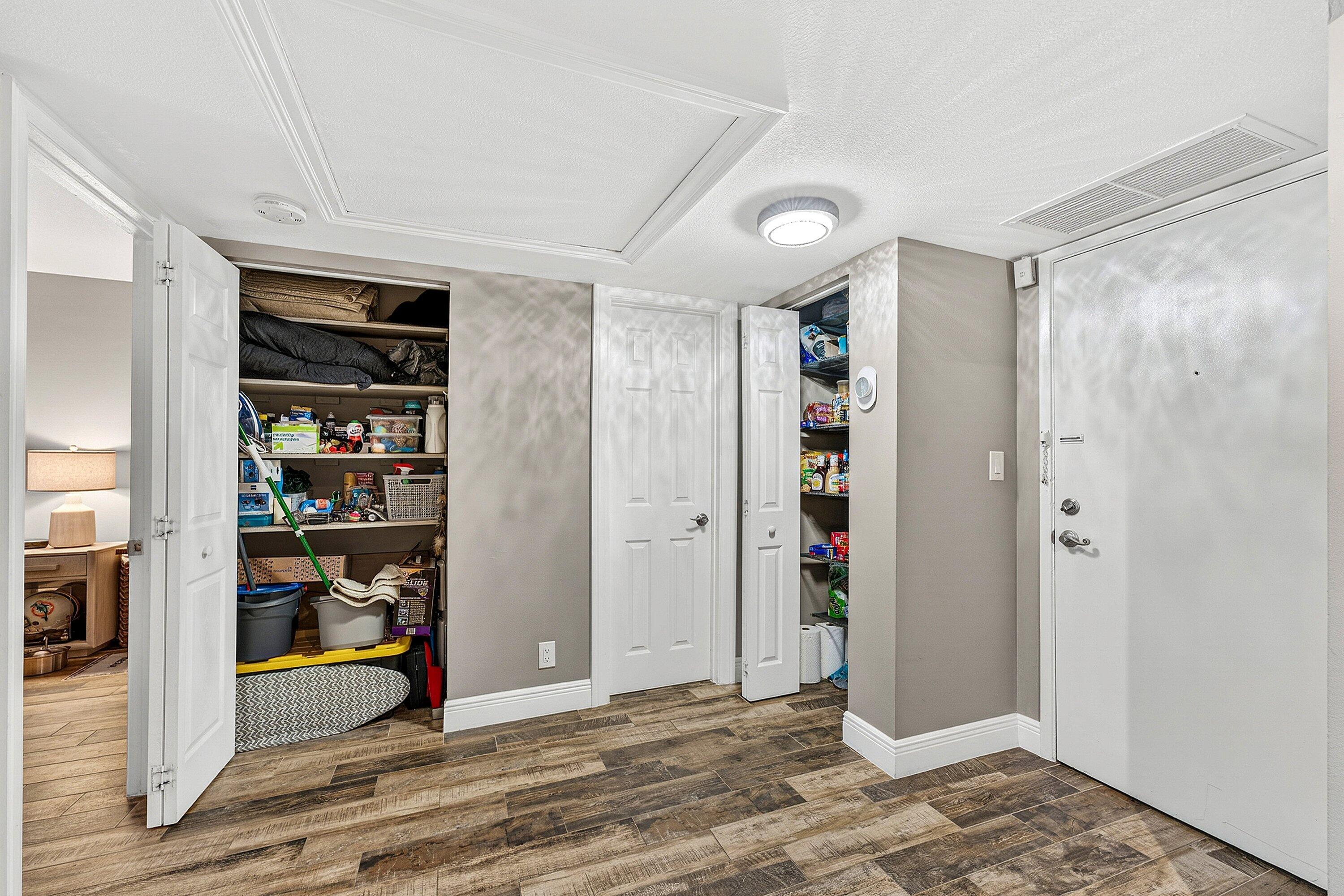 BARCELONA GARDENS CONDO BLDG 300 - Residential